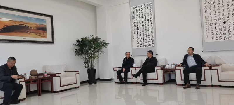 公司與哈密市政府領(lǐng)導(dǎo)洽談公司新疆發(fā)展思路，加大助力新疆能源發(fā)展！